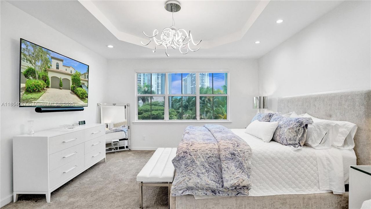 最近售出: $1,595,000 (4 贝兹, 4 浴室, 3342 平方英尺)