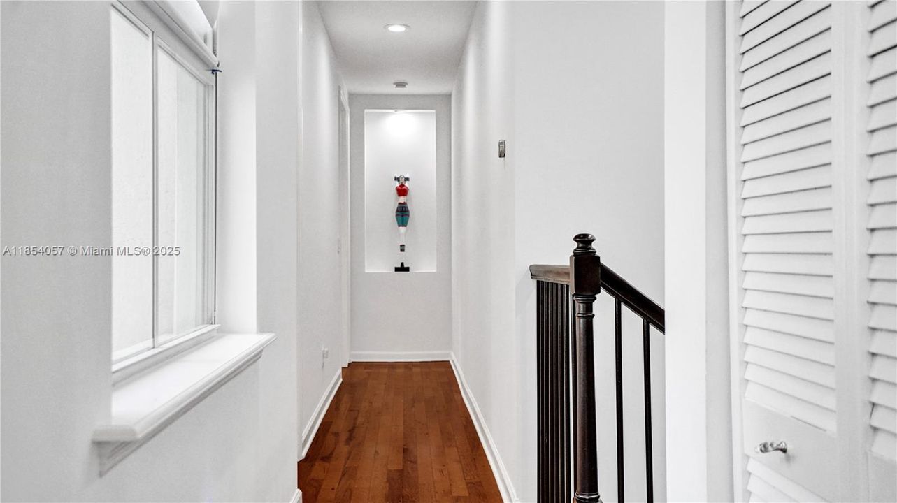 最近售出: $1,595,000 (4 贝兹, 4 浴室, 3342 平方英尺)