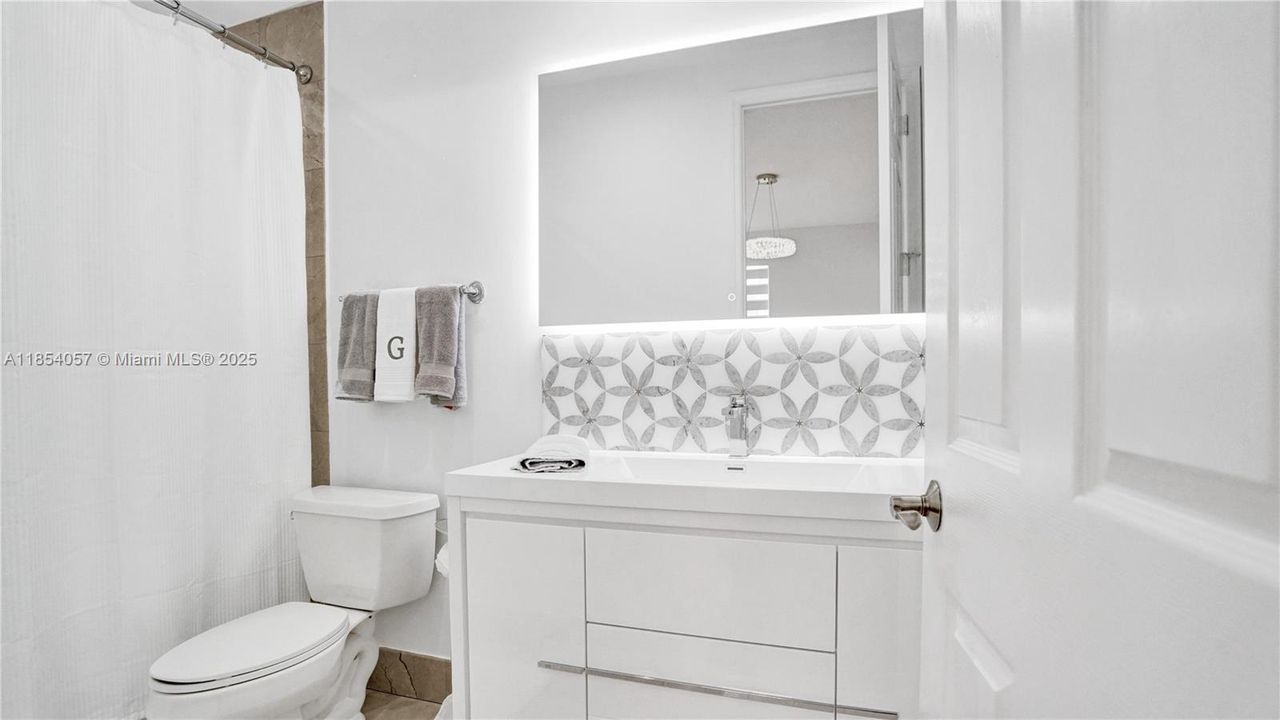 最近售出: $1,595,000 (4 贝兹, 4 浴室, 3342 平方英尺)