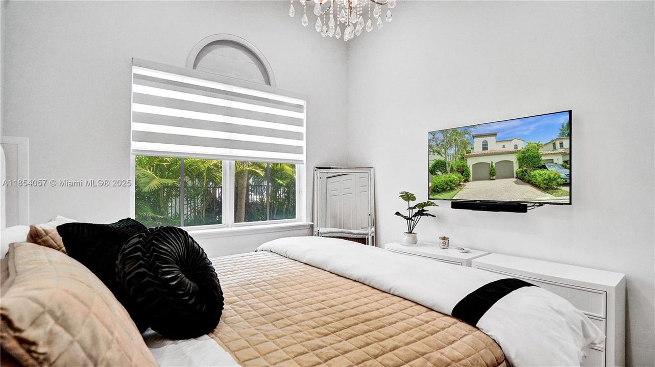 最近售出: $1,595,000 (4 贝兹, 4 浴室, 3342 平方英尺)