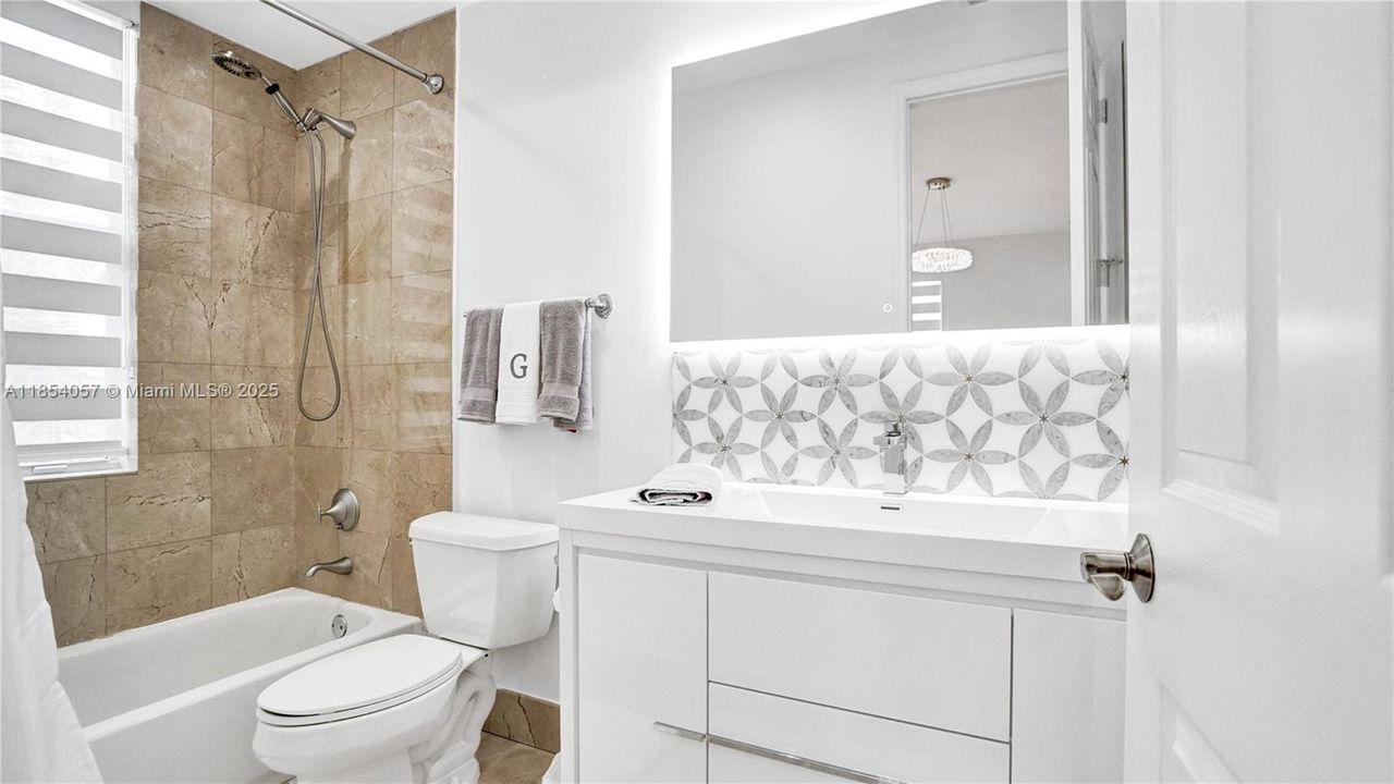 最近售出: $1,595,000 (4 贝兹, 4 浴室, 3342 平方英尺)