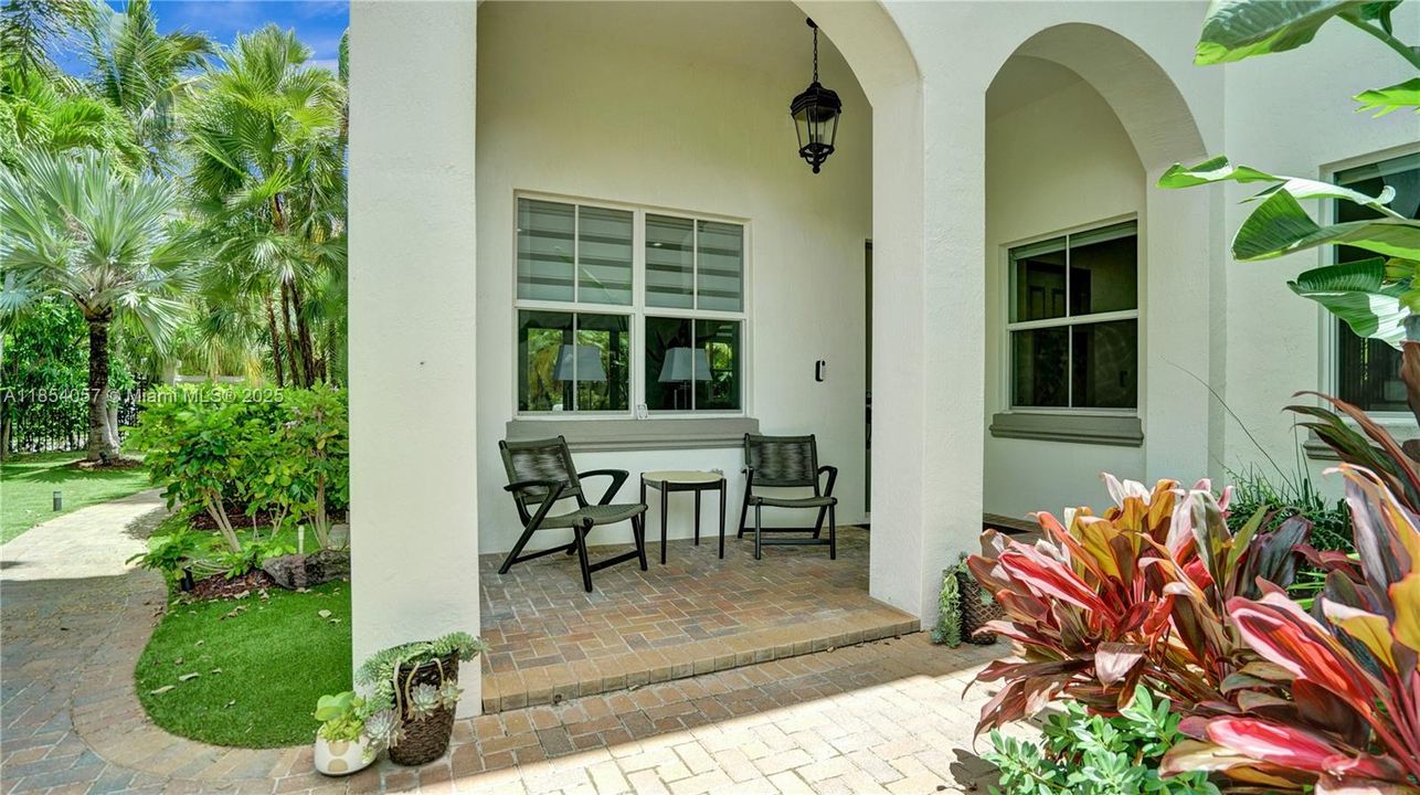 最近售出: $1,595,000 (4 贝兹, 4 浴室, 3342 平方英尺)