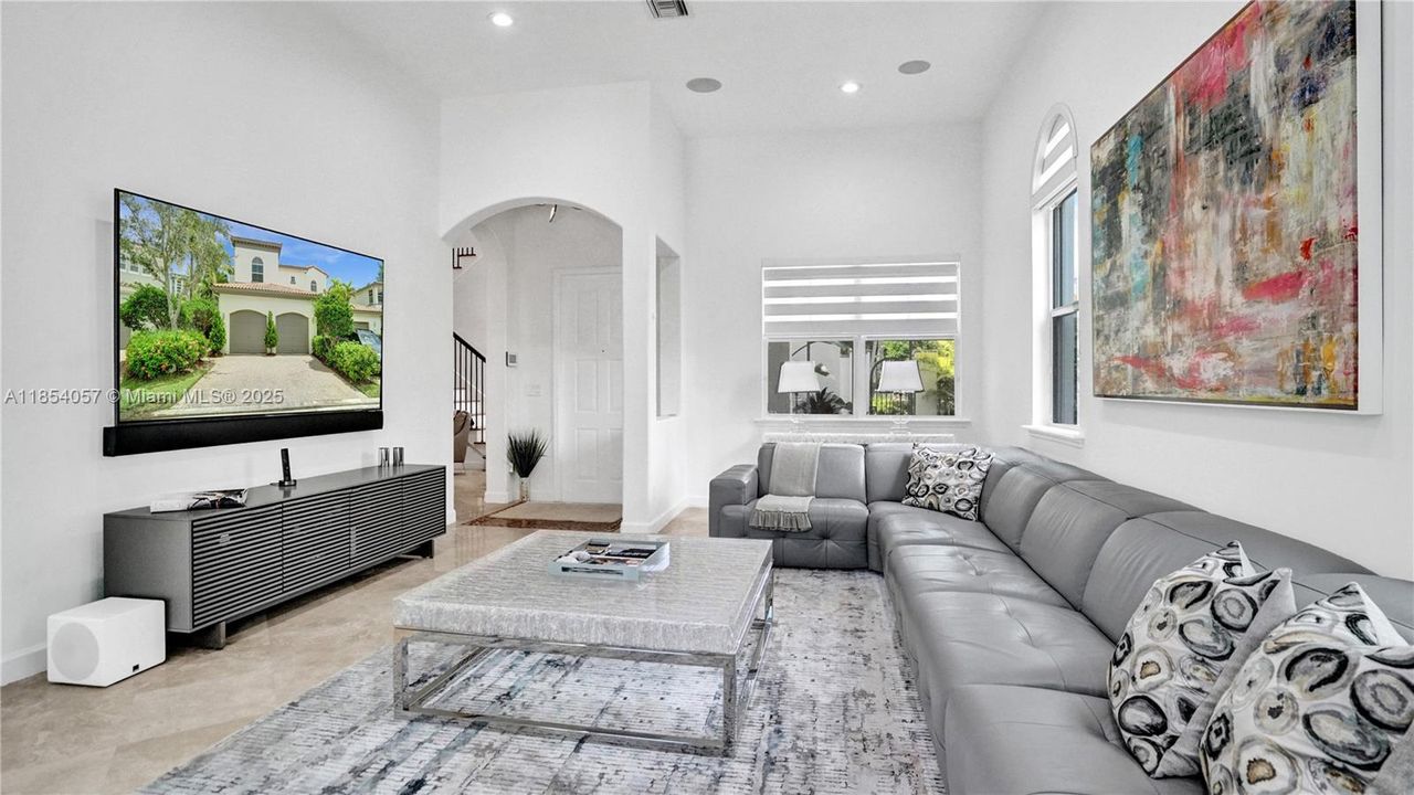 最近售出: $1,595,000 (4 贝兹, 4 浴室, 3342 平方英尺)