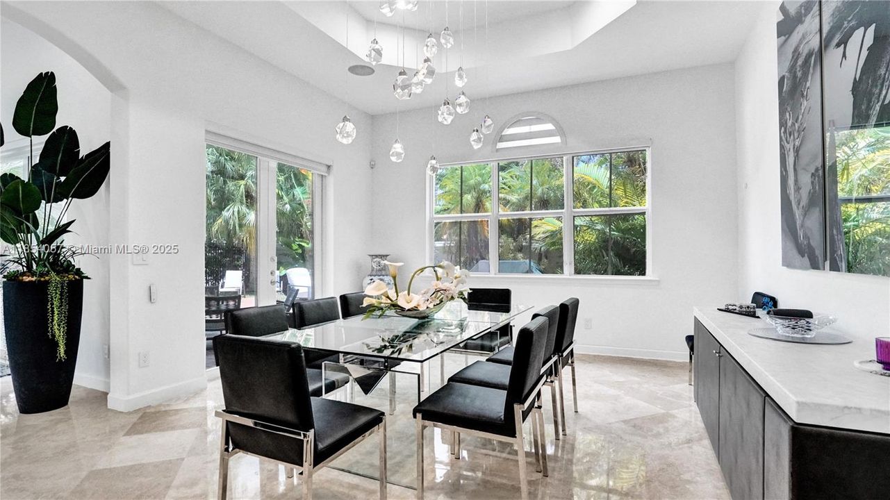 最近售出: $1,595,000 (4 贝兹, 4 浴室, 3342 平方英尺)