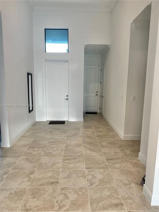 Foyer, 14 feet ceiling