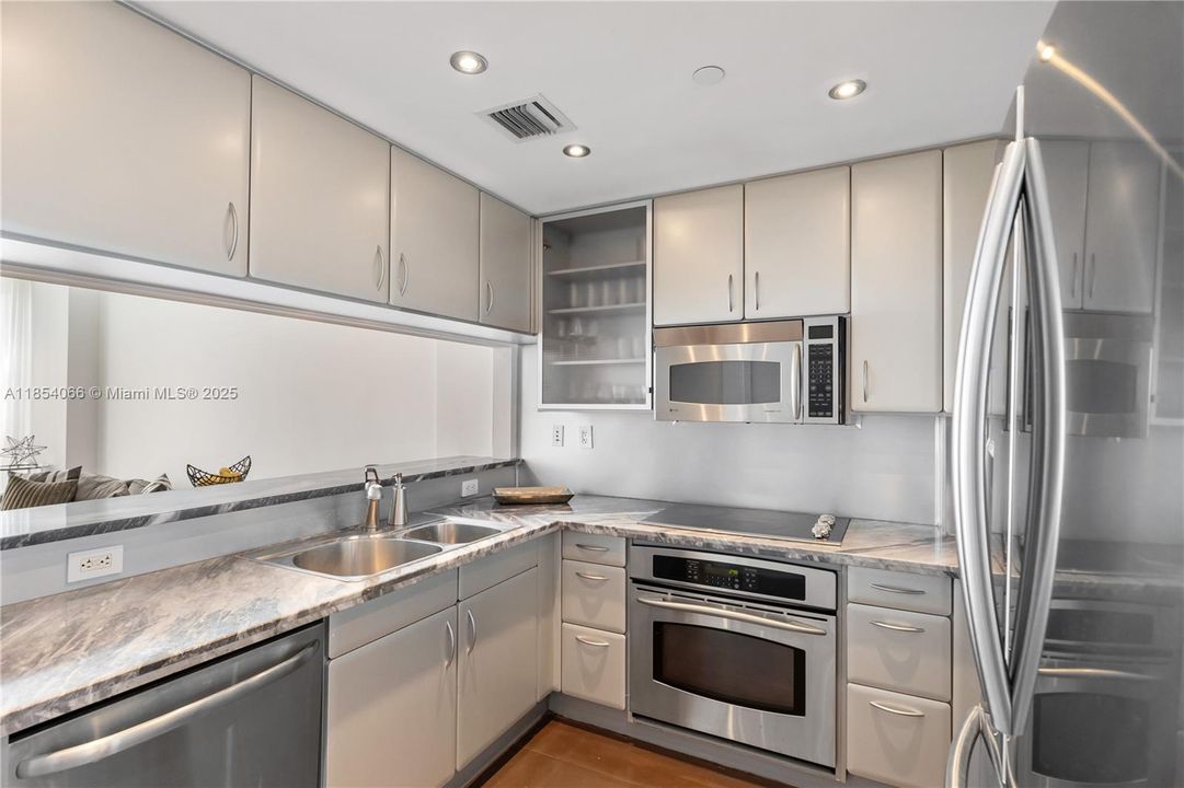 Недавно продано: $775,000 (1 спален, 1 ванн, 778 Квадратных фут)