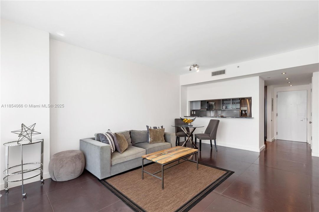 Недавно продано: $775,000 (1 спален, 1 ванн, 778 Квадратных фут)