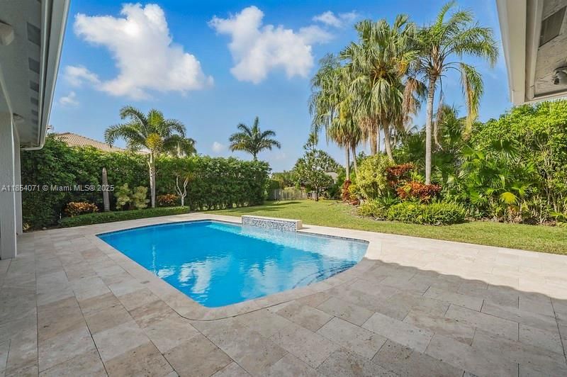 Recientemente alquilado: $13,000 (5 camas, 4 baños, 4186 Pies cuadrados)