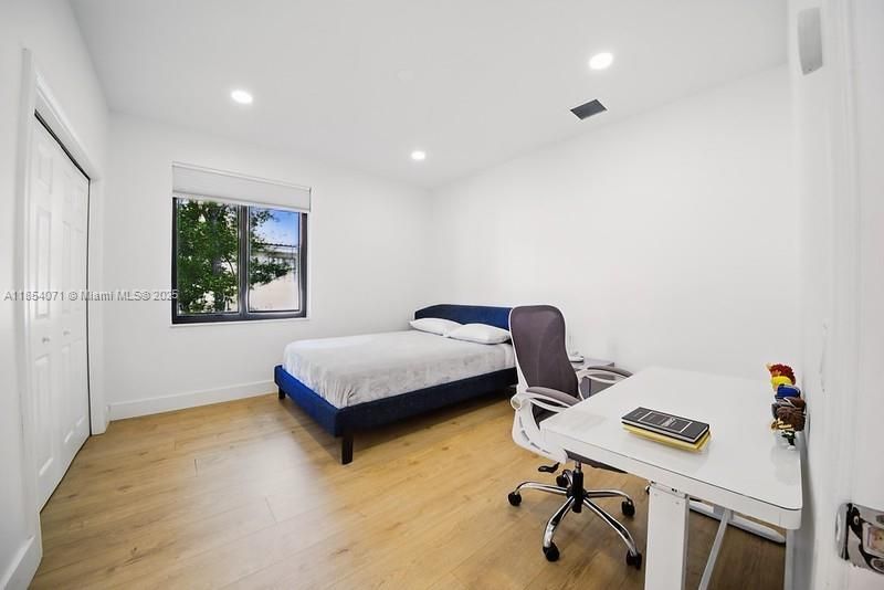 Recientemente alquilado: $13,000 (5 camas, 4 baños, 4186 Pies cuadrados)