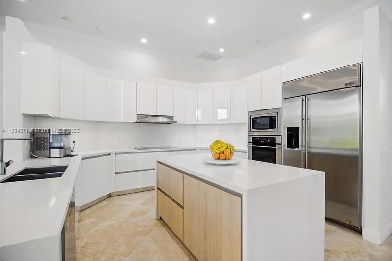 Recientemente alquilado: $13,000 (5 camas, 4 baños, 4186 Pies cuadrados)