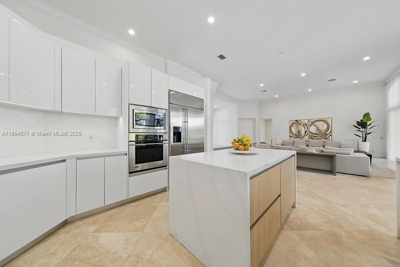 Recientemente alquilado: $13,000 (5 camas, 4 baños, 4186 Pies cuadrados)