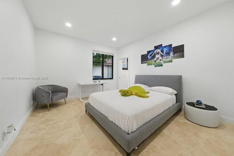 Recientemente alquilado: $13,000 (5 camas, 4 baños, 4186 Pies cuadrados)