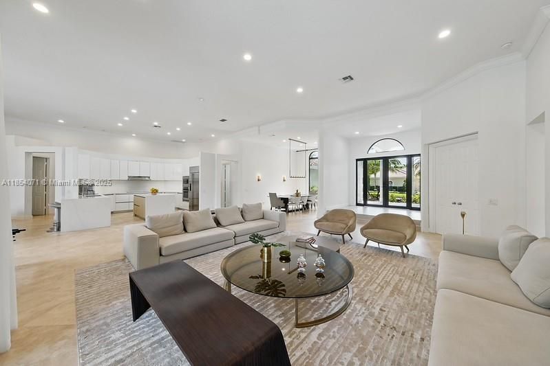 Recientemente alquilado: $13,000 (5 camas, 4 baños, 4186 Pies cuadrados)