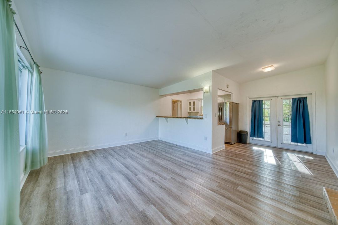 Недавно продано: $560,000 (3 спален, 2 ванн, 1066 Квадратных фут)