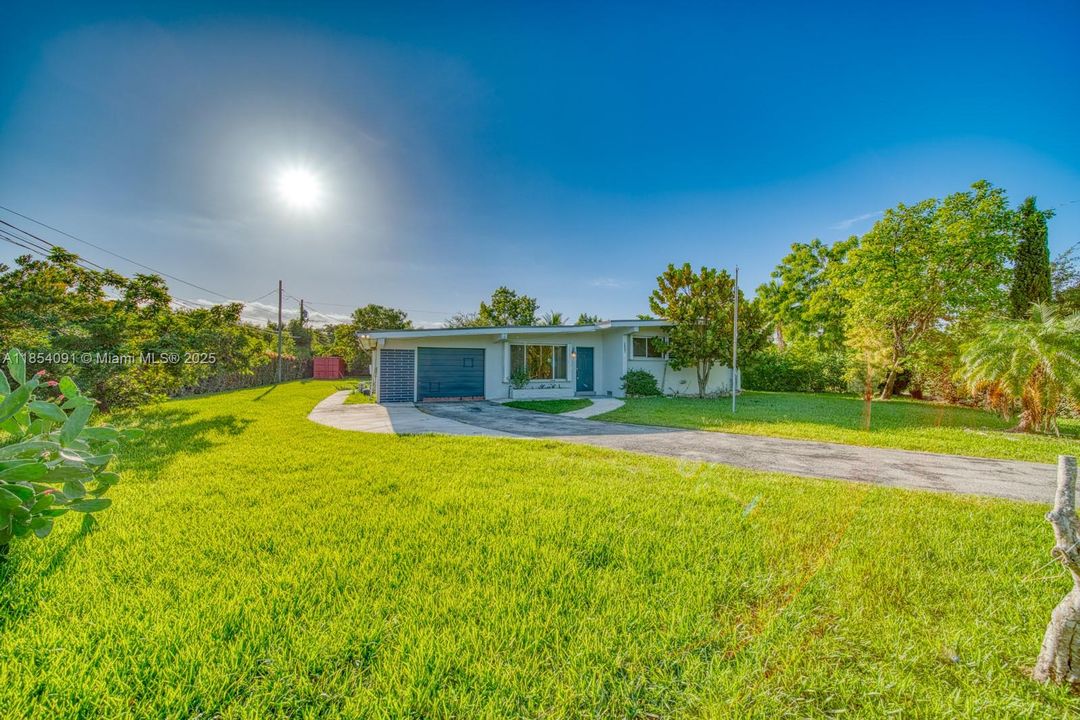 Недавно продано: $560,000 (3 спален, 2 ванн, 1066 Квадратных фут)