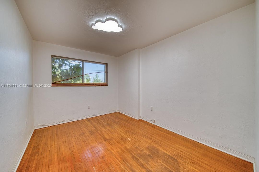 Недавно продано: $560,000 (3 спален, 2 ванн, 1066 Квадратных фут)