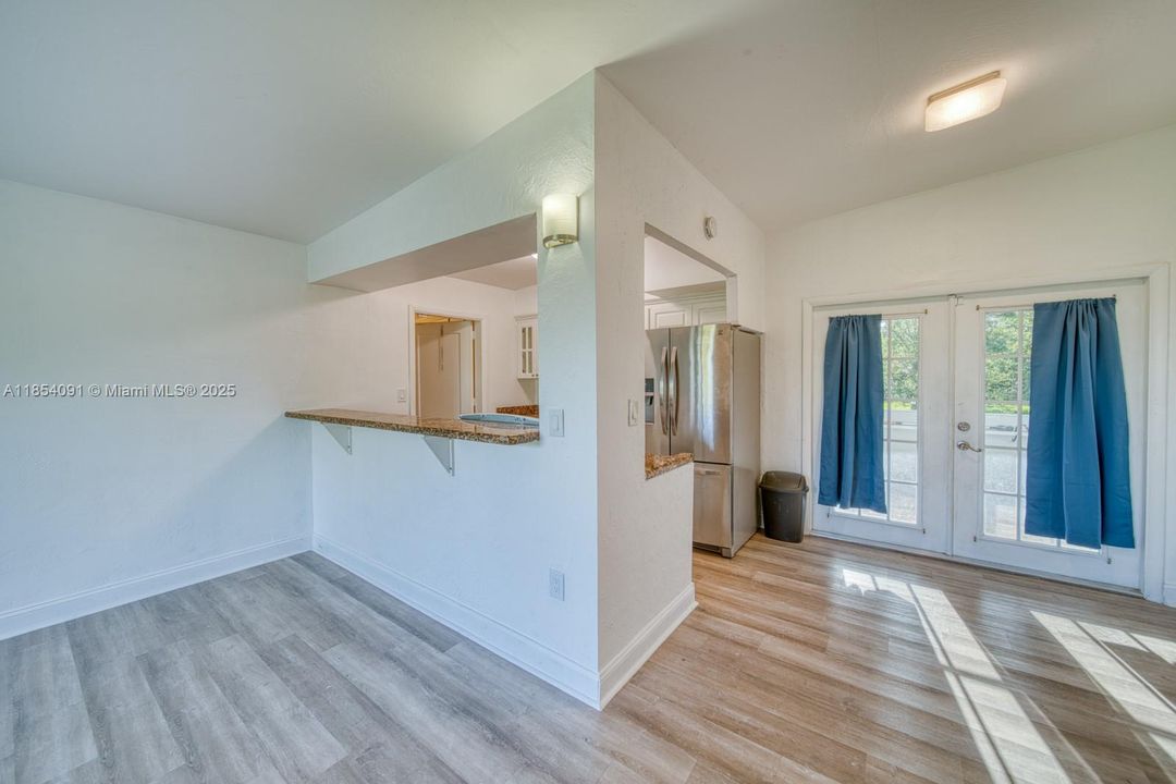 Недавно продано: $560,000 (3 спален, 2 ванн, 1066 Квадратных фут)