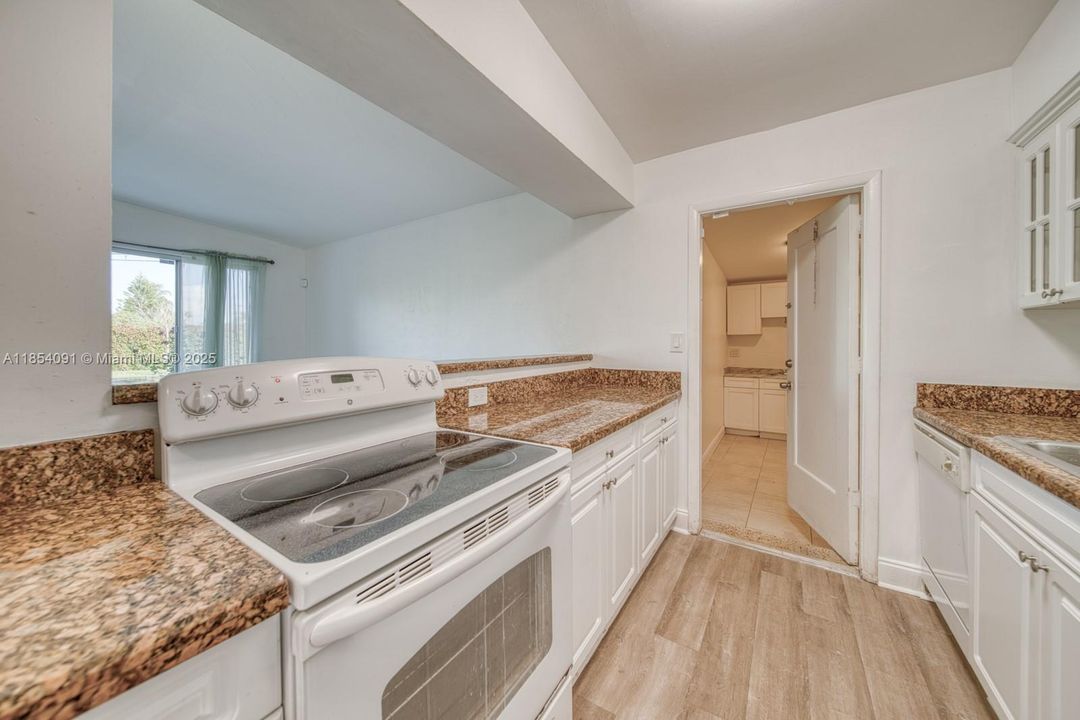 Недавно продано: $560,000 (3 спален, 2 ванн, 1066 Квадратных фут)