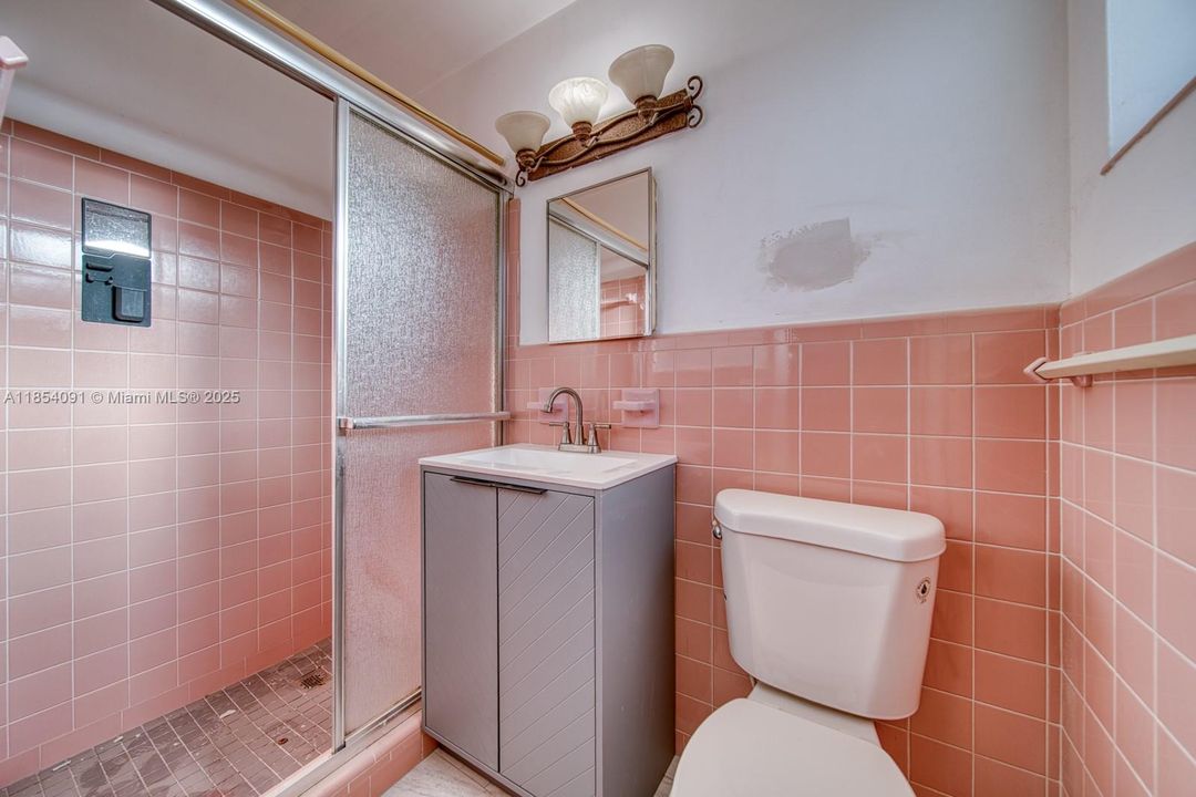 Недавно продано: $560,000 (3 спален, 2 ванн, 1066 Квадратных фут)