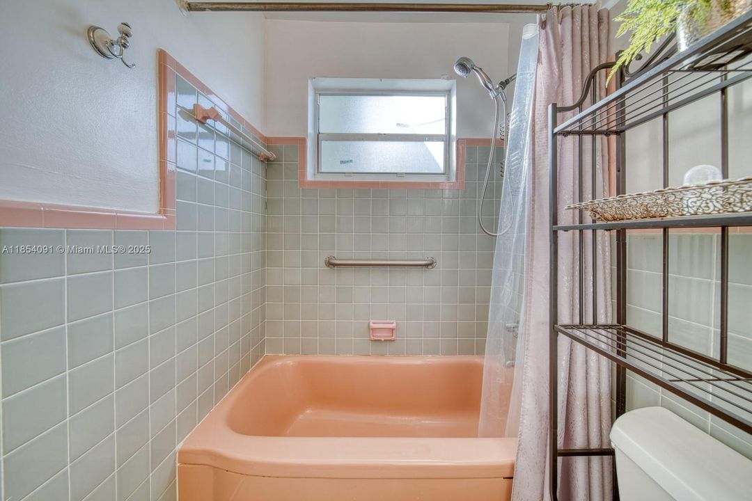 Недавно продано: $560,000 (3 спален, 2 ванн, 1066 Квадратных фут)