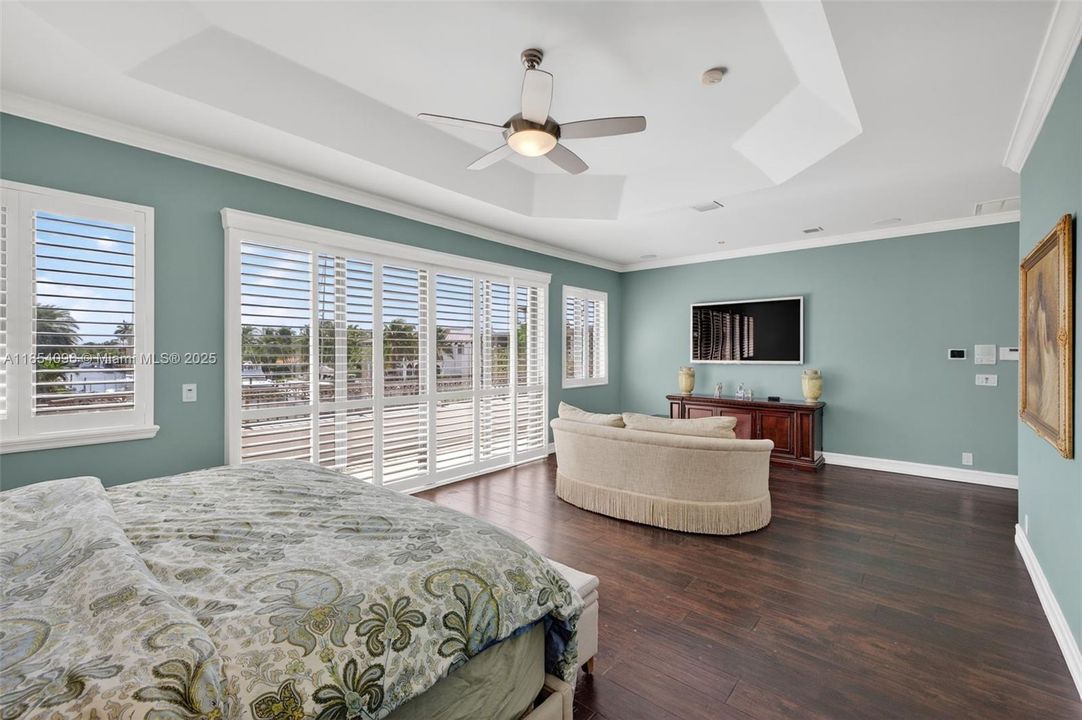 合同活跃: $17,500 (6 贝兹, 6 浴室, 4941 平方英尺)