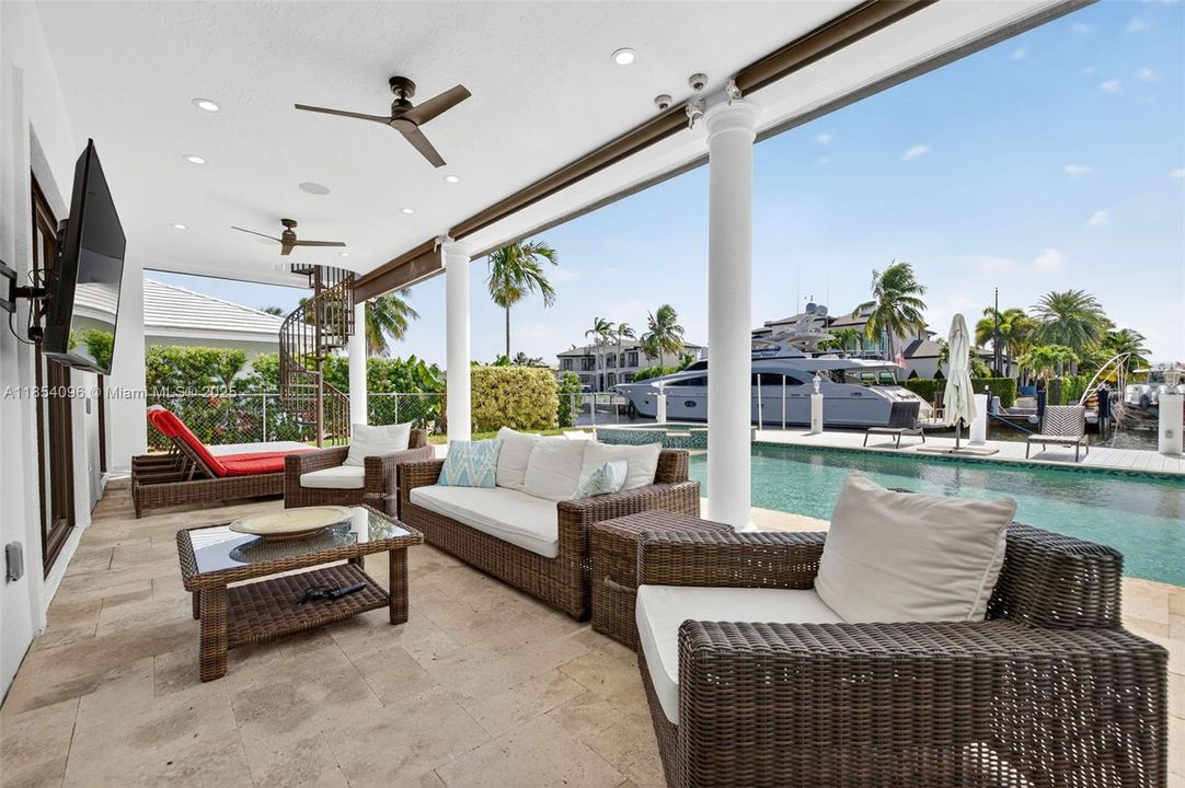 合同活跃: $17,500 (6 贝兹, 6 浴室, 4941 平方英尺)