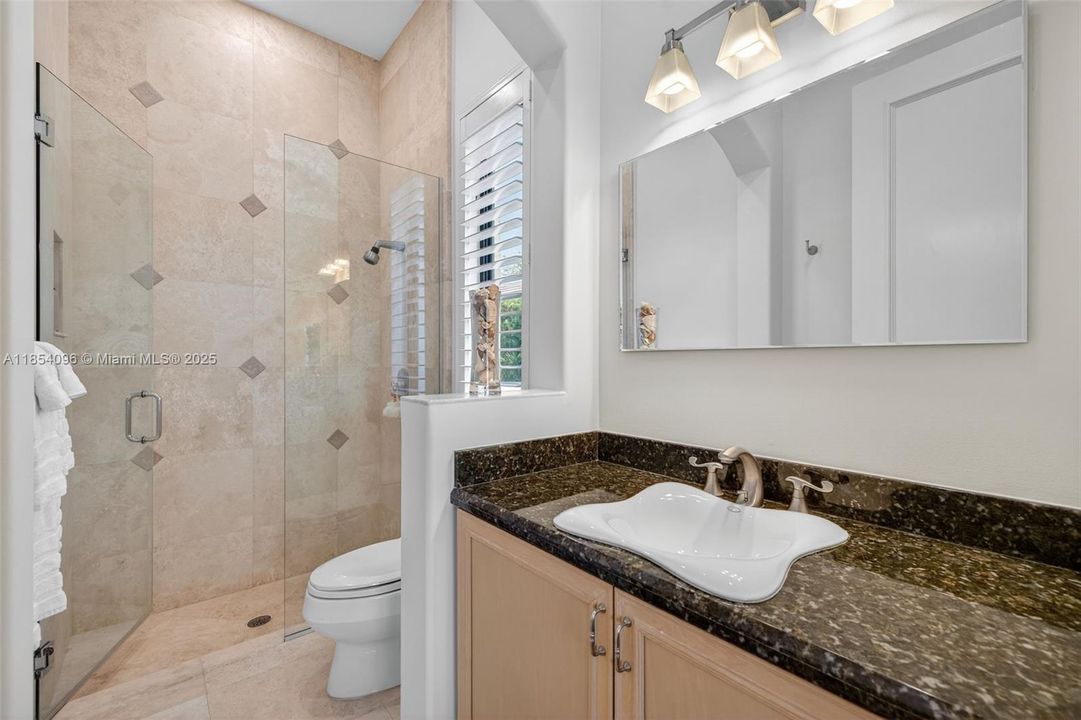 合同活跃: $17,500 (6 贝兹, 6 浴室, 4941 平方英尺)