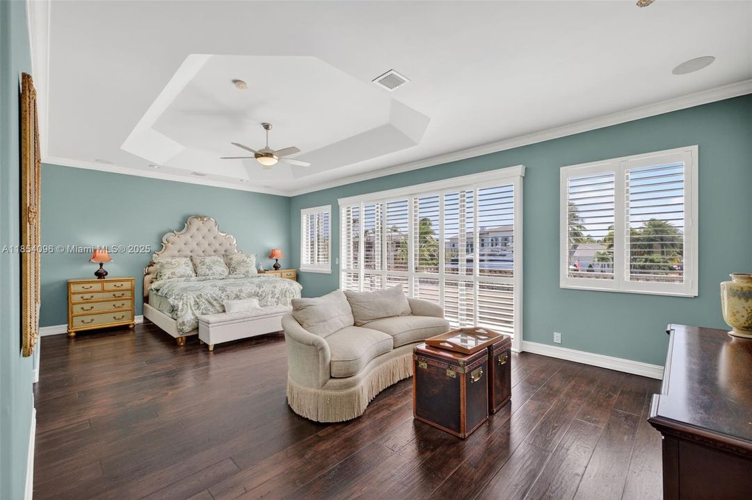 合同活跃: $17,500 (6 贝兹, 6 浴室, 4941 平方英尺)