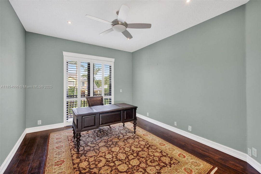 合同活跃: $17,500 (6 贝兹, 6 浴室, 4941 平方英尺)