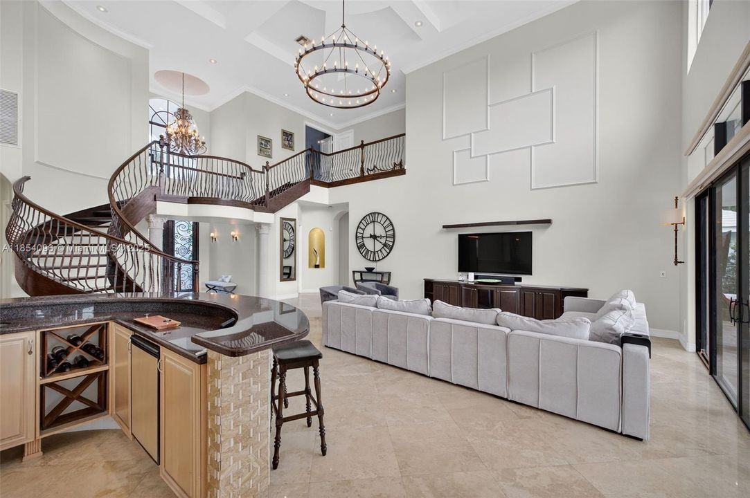 合同活跃: $17,500 (6 贝兹, 6 浴室, 4941 平方英尺)