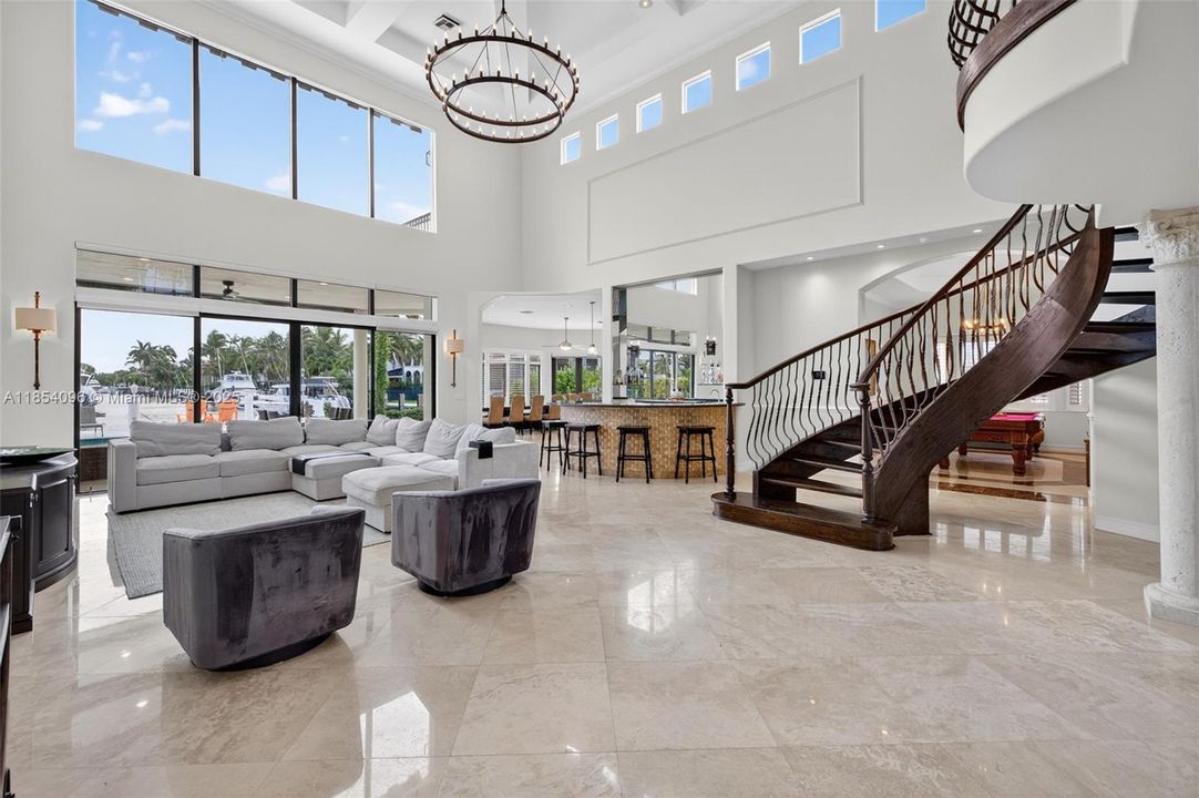 合同活跃: $17,500 (6 贝兹, 6 浴室, 4941 平方英尺)