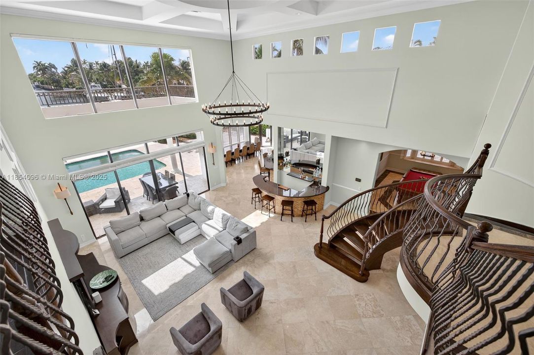 合同活跃: $17,500 (6 贝兹, 6 浴室, 4941 平方英尺)