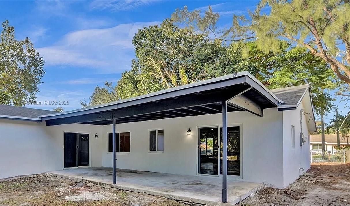 Vendido Recientemente: $665,000 (4 camas, 2 baños, 1614 Pies cuadrados)