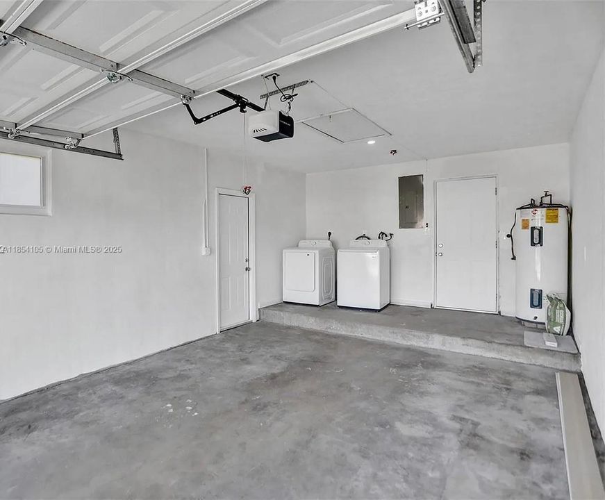 Vendido Recientemente: $665,000 (4 camas, 2 baños, 1614 Pies cuadrados)