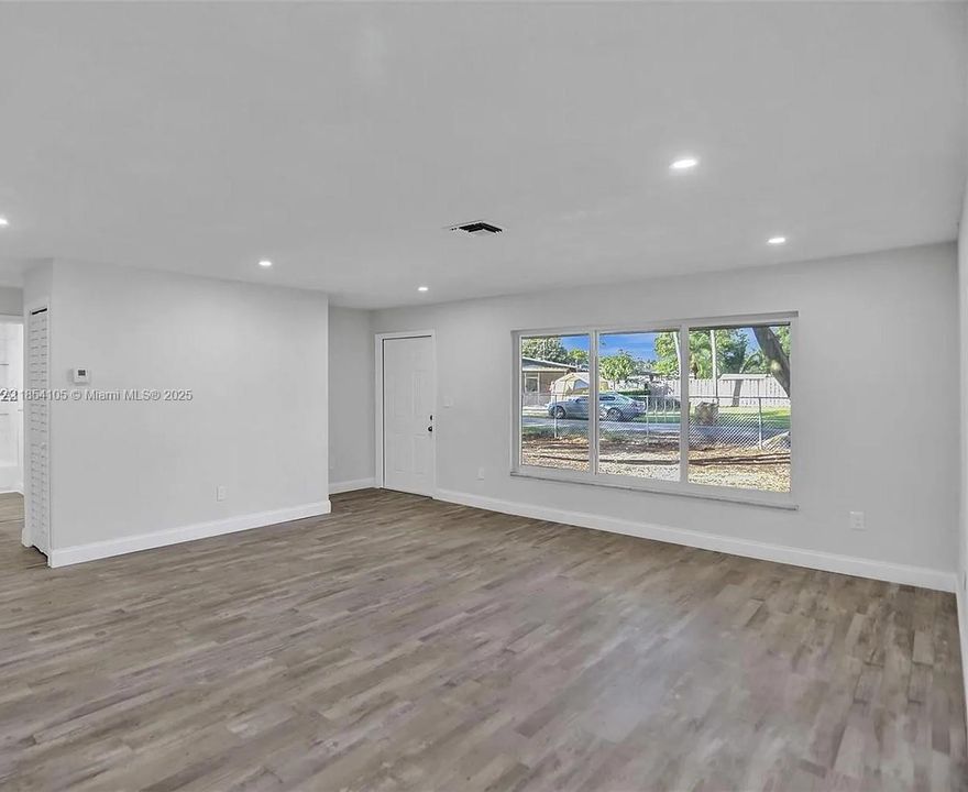 Vendido Recientemente: $665,000 (4 camas, 2 baños, 1614 Pies cuadrados)