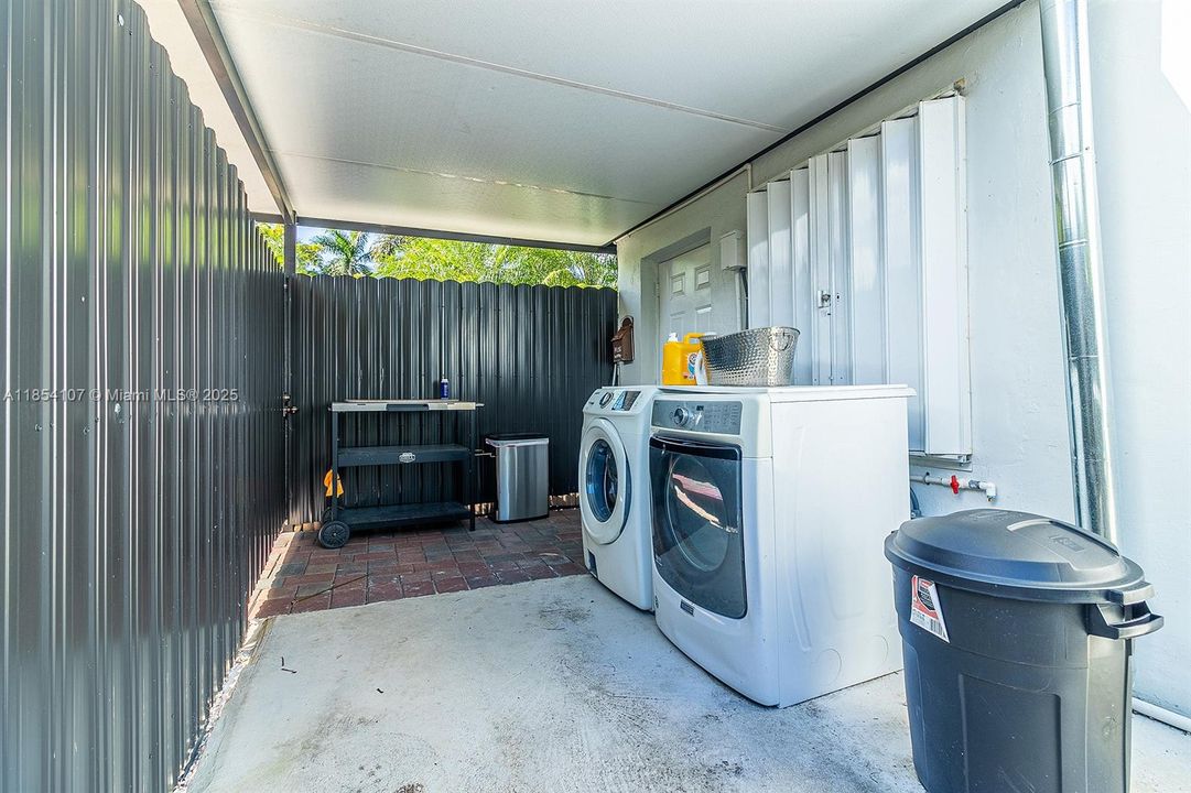 Recently Sold: $1,849,900 (8 beds, 6 baths, 7212 Square Feet)