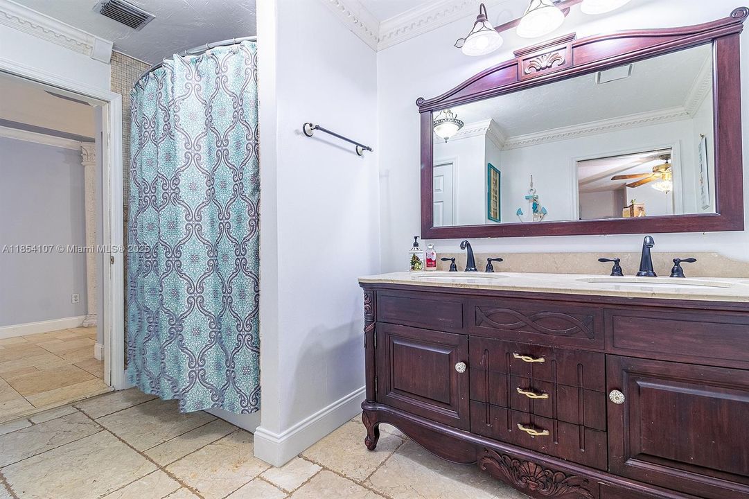 Recently Sold: $1,849,900 (8 beds, 6 baths, 7212 Square Feet)