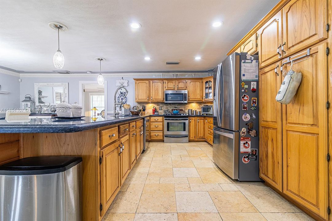 Recently Sold: $1,849,900 (8 beds, 6 baths, 7212 Square Feet)