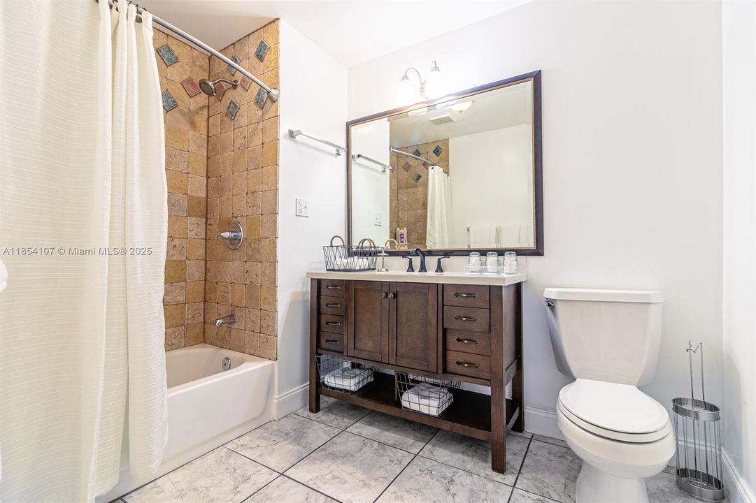 Recently Sold: $1,849,900 (8 beds, 6 baths, 7212 Square Feet)