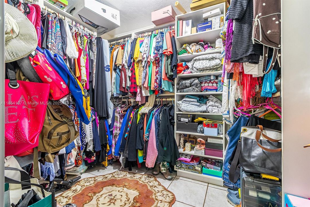 Recently Sold: $1,849,900 (8 beds, 6 baths, 7212 Square Feet)