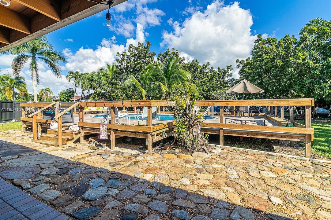 Recently Sold: $1,849,900 (8 beds, 6 baths, 7212 Square Feet)