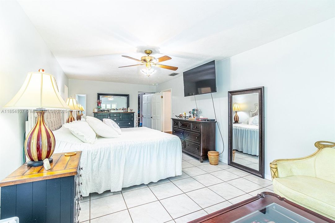 Recently Sold: $1,849,900 (8 beds, 6 baths, 7212 Square Feet)