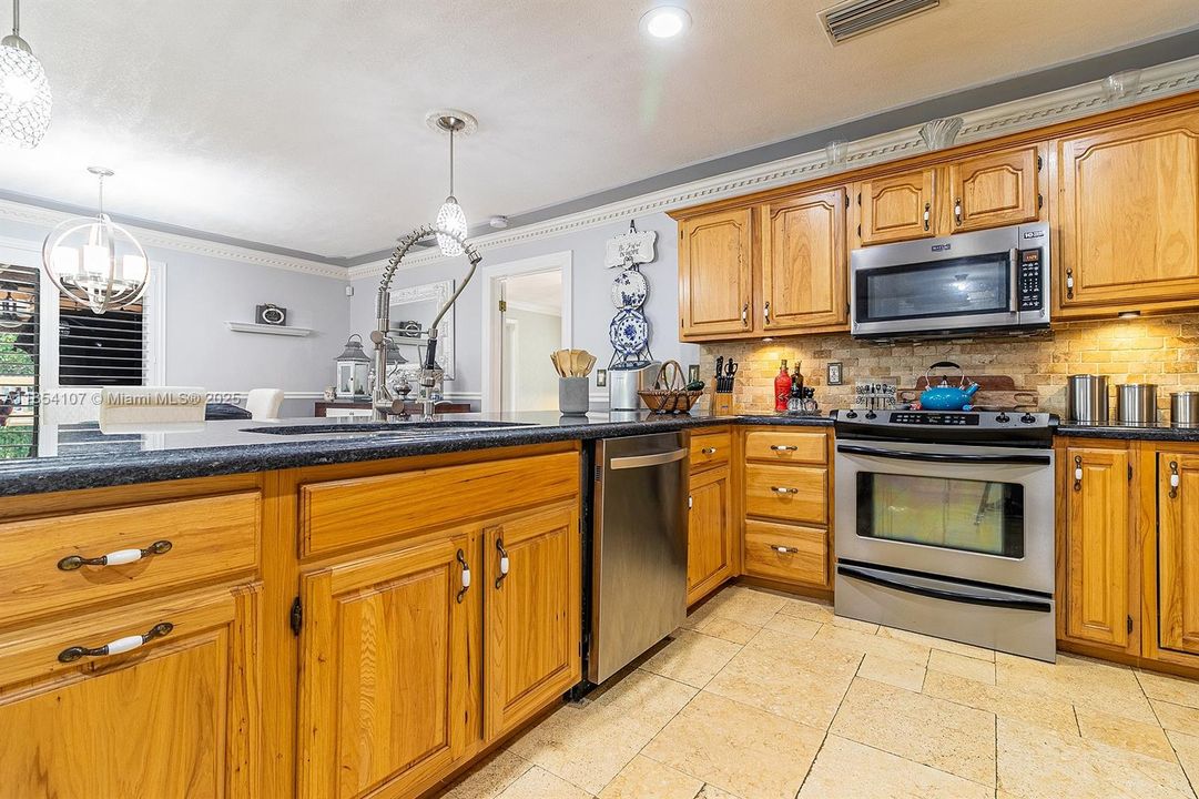 Recently Sold: $1,849,900 (8 beds, 6 baths, 7212 Square Feet)