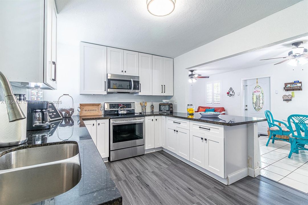 Recently Sold: $1,849,900 (8 beds, 6 baths, 7212 Square Feet)