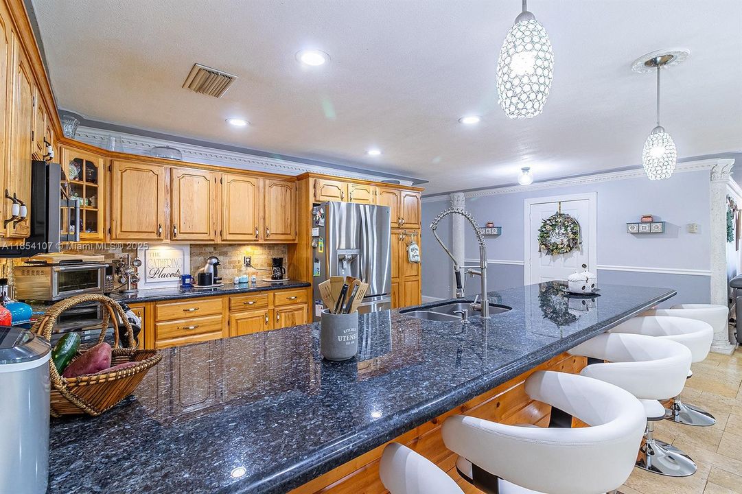 Recently Sold: $1,849,900 (8 beds, 6 baths, 7212 Square Feet)