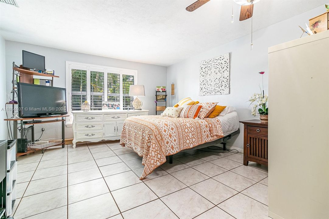 Recently Sold: $1,849,900 (8 beds, 6 baths, 7212 Square Feet)