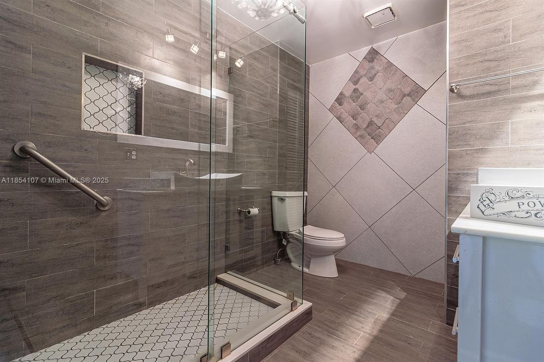 Recently Sold: $1,849,900 (8 beds, 6 baths, 7212 Square Feet)