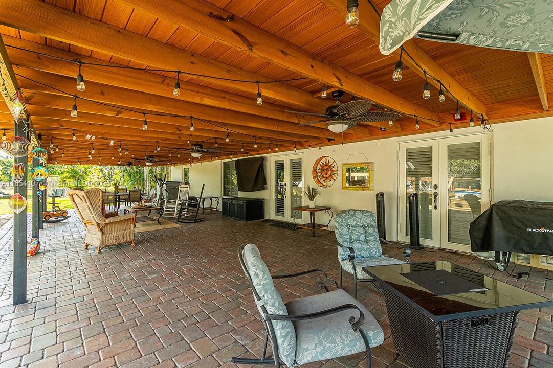 Recently Sold: $1,849,900 (8 beds, 6 baths, 7212 Square Feet)