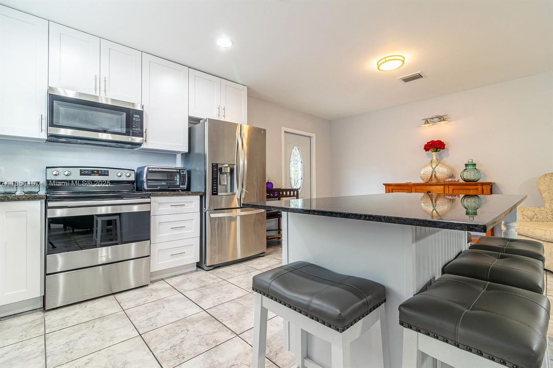 Recently Sold: $1,849,900 (8 beds, 6 baths, 7212 Square Feet)