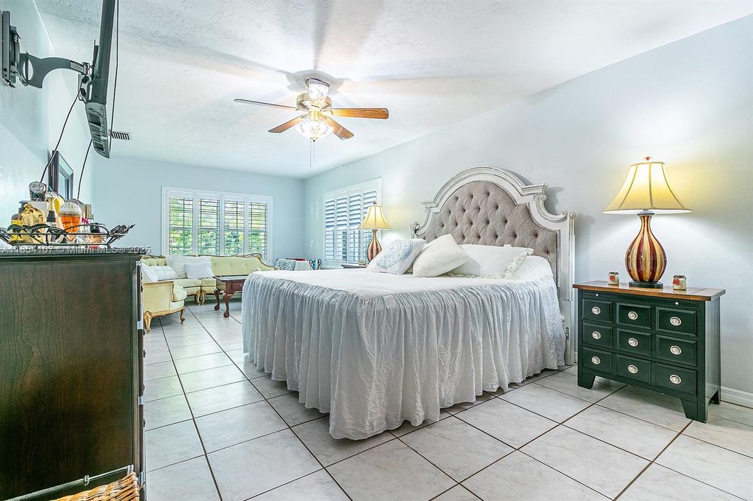 Recently Sold: $1,849,900 (8 beds, 6 baths, 7212 Square Feet)